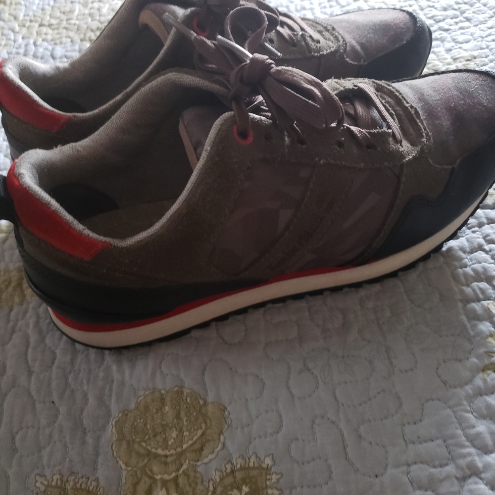Sneakers - Picture 4 of 6
